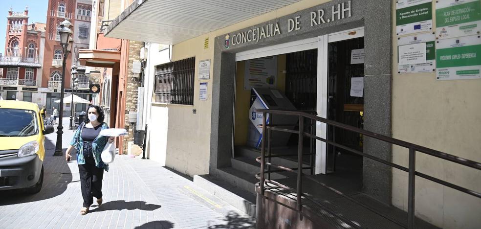 El Ayuntamiento de Badajoz frena la oposición de 33 cargos que ostentaba desde antes de 2016