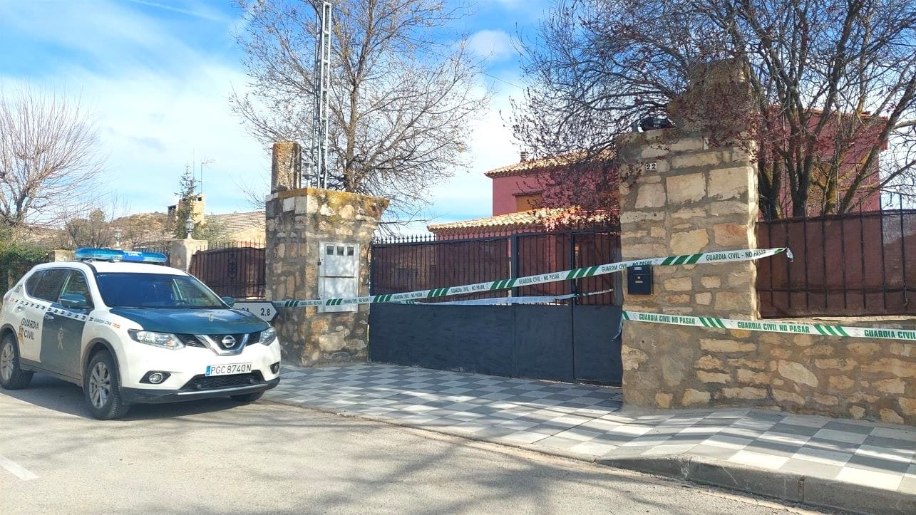 Un hombre asesina a su ex mujer y hiere a la actual pareja del fallecido en…