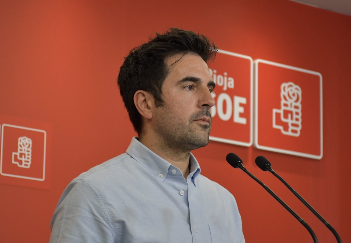 Dorado (PSOE) asegura que la factura de la luz de los riojanos se está «rebajando» «gracias al trabajo incansable del Gobierno».