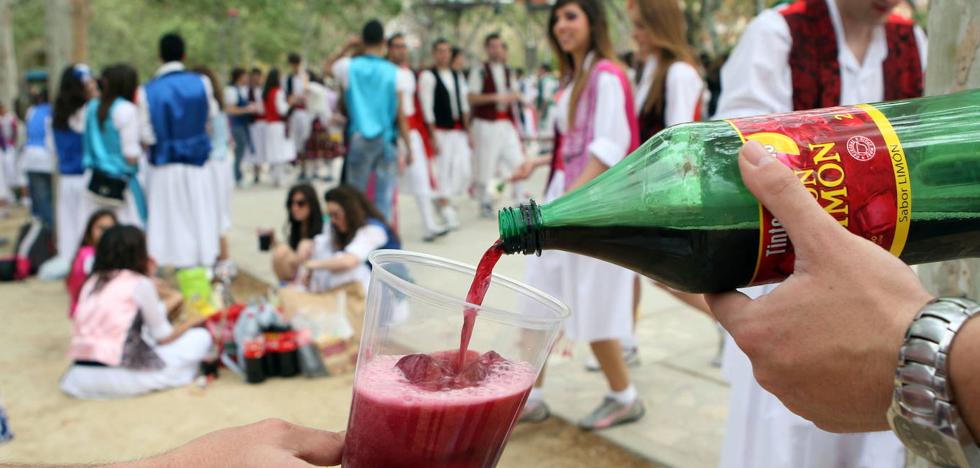 Consumo de alcohol de la Comunidad Valenciana |  Jóvenes valencianos, primeros en España en consumir alcohol y tabaco