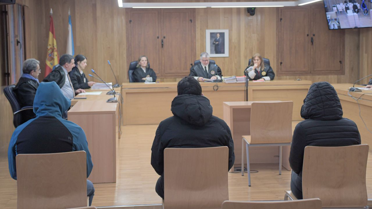 Los declarados culpables de abusar sexualmente de una niña en Baleira se apresuran a afrontar la condena que dicte el juzgado