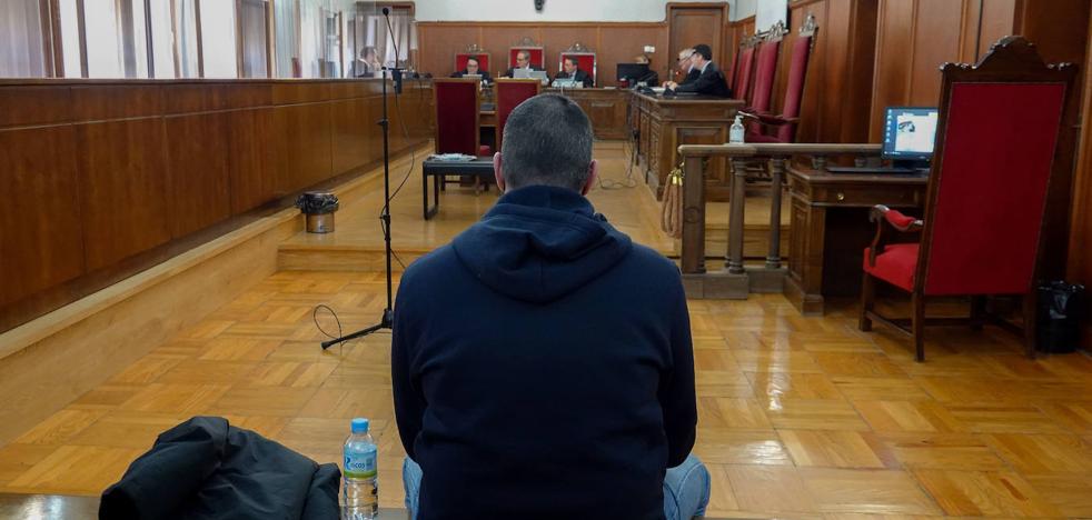 El acusado de agredir sexualmente a su compañera de celda en Badajoz niega los hechos