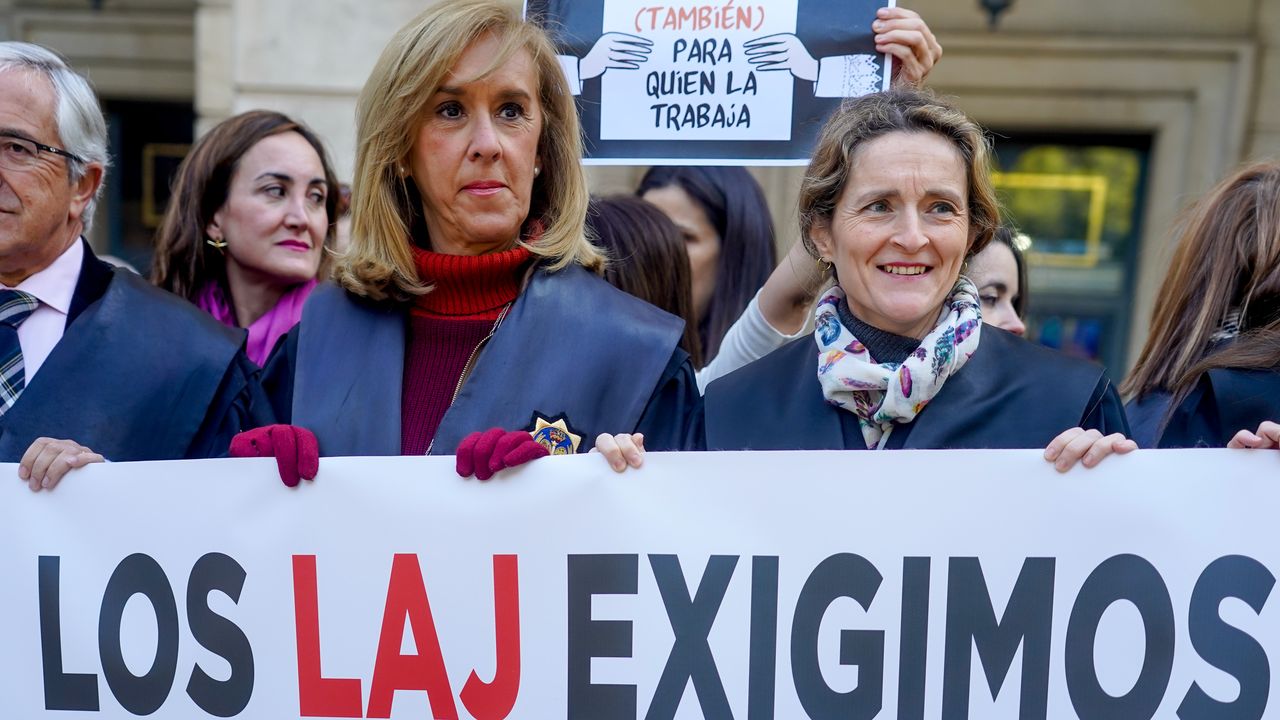 La huelga de los trabajadores judiciales paraliza miles de expedientes en Galicia