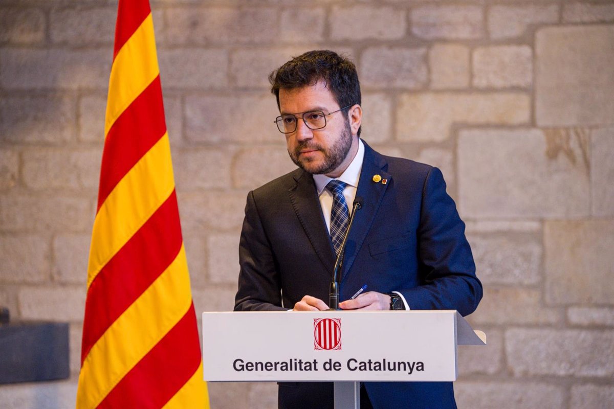 Aragonès pide a las juntas que representen los «intereses del país» y apoyen los presupuestos