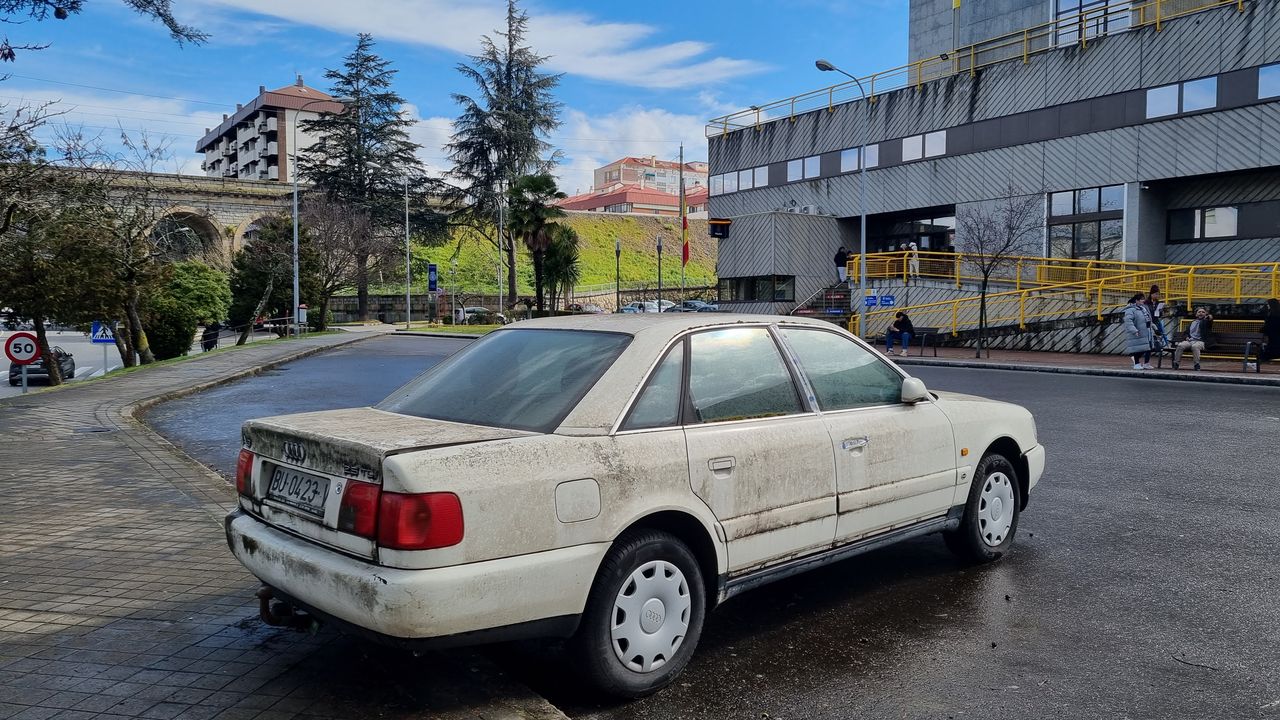 Comisaría de Ourense pide destruir un coche que es prueba de un triple asesinato en 2004