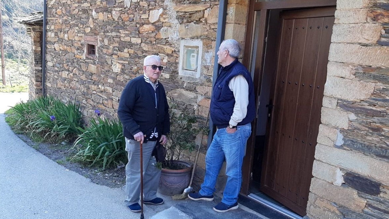 Conflicto entre la Xunta y A Pontenova por una vivienda compartida por cinco personas mayores