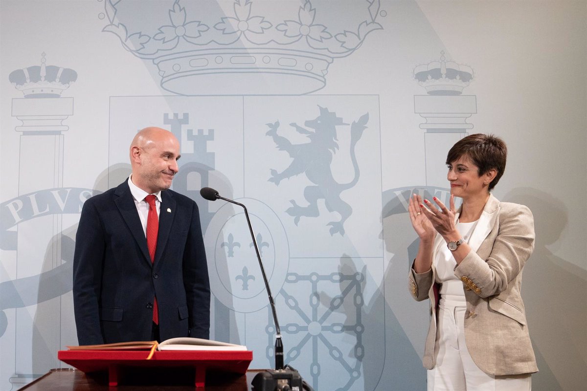 Isabel Rodríguez encabeza la toma de posesión de Carlos Prieto como delegado del Gobierno en Cataluña