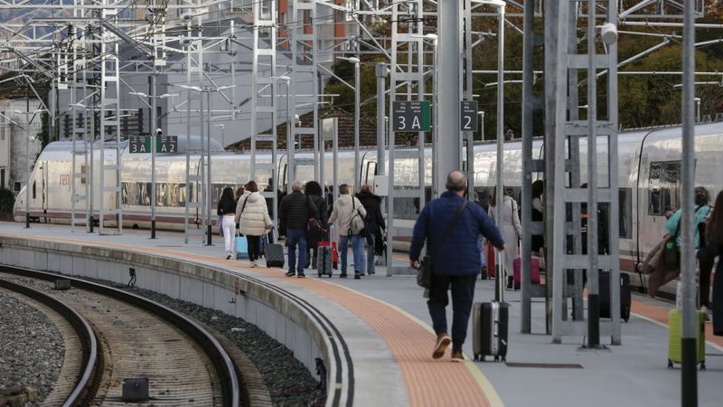 ADIF abre el proceso para dar competencia a Renfe en la línea de alta velocidad a Galicia