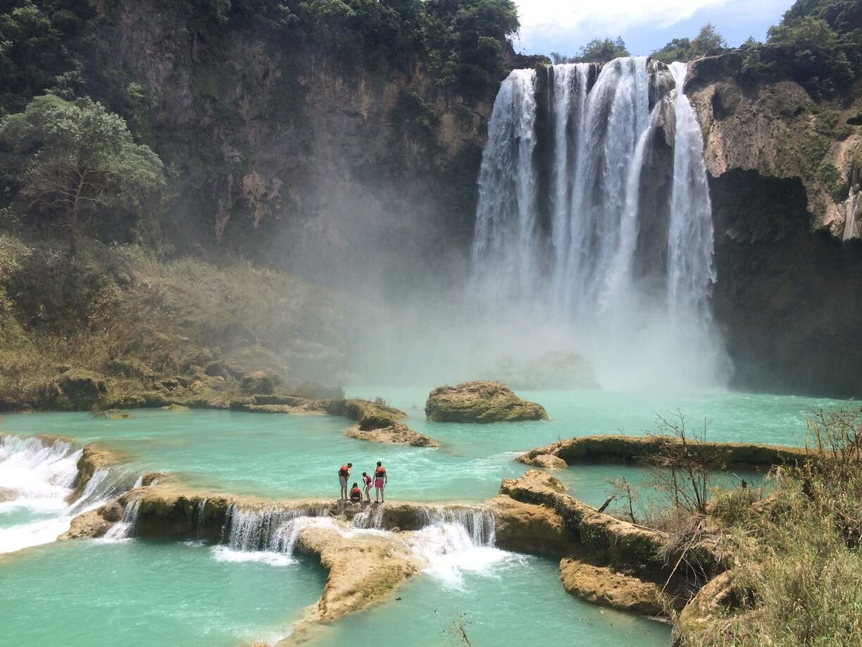 Además del espectacular Salto de Barosa, este municipio pontevedrés puede presumir de realizar una ruta jacobea u ofrecer buenas experiencias de enoturismo.