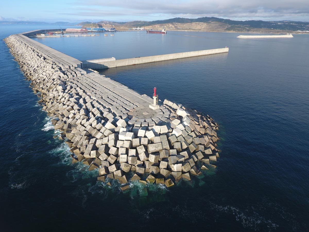 Al tomar el tren hasta el puerto exterior de A Corua, estamos en línea con nuestra política