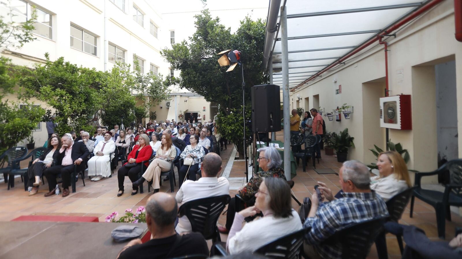 Confluencia de izquierdas se reúne con delegado del Frente Polisario y reprende a Pedro Sánchez por su 'traición' cambiando de puesto