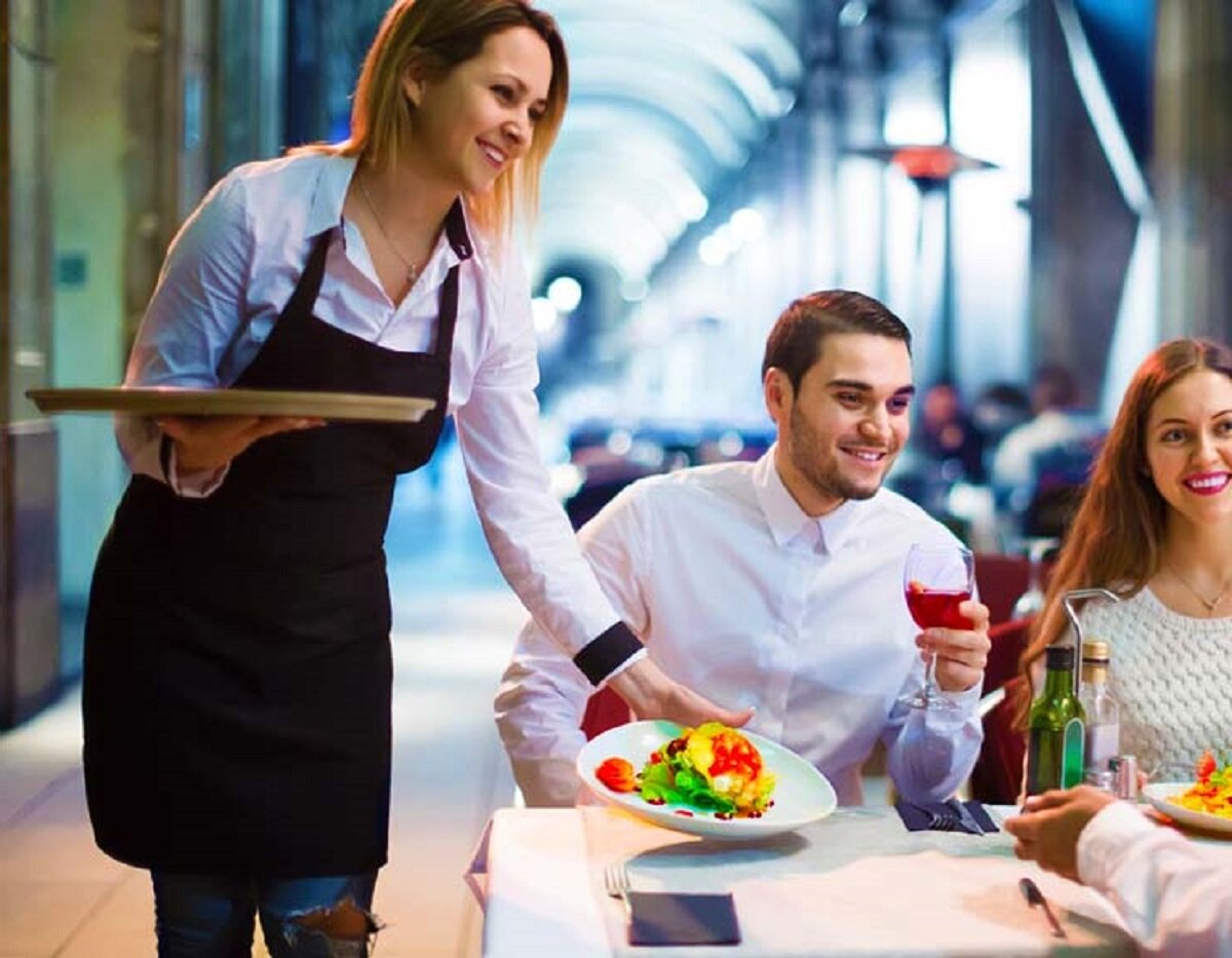 El agresor estuvo involucrado en una pelea en curso entre dos clientes de un restaurante en el Paseo del Pilarito