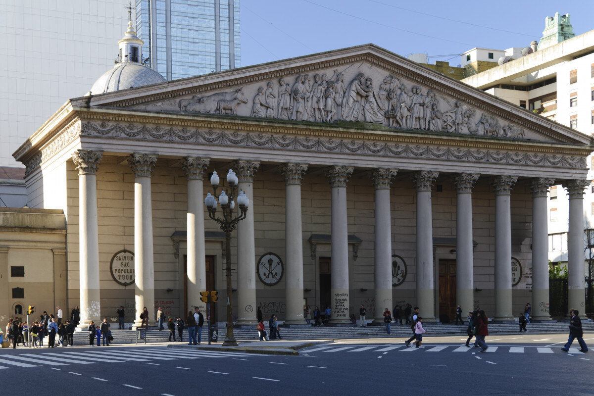 El ayuntamiento suspende todas las actividades hasta el 6 de abril y las banderas ondean a media asta