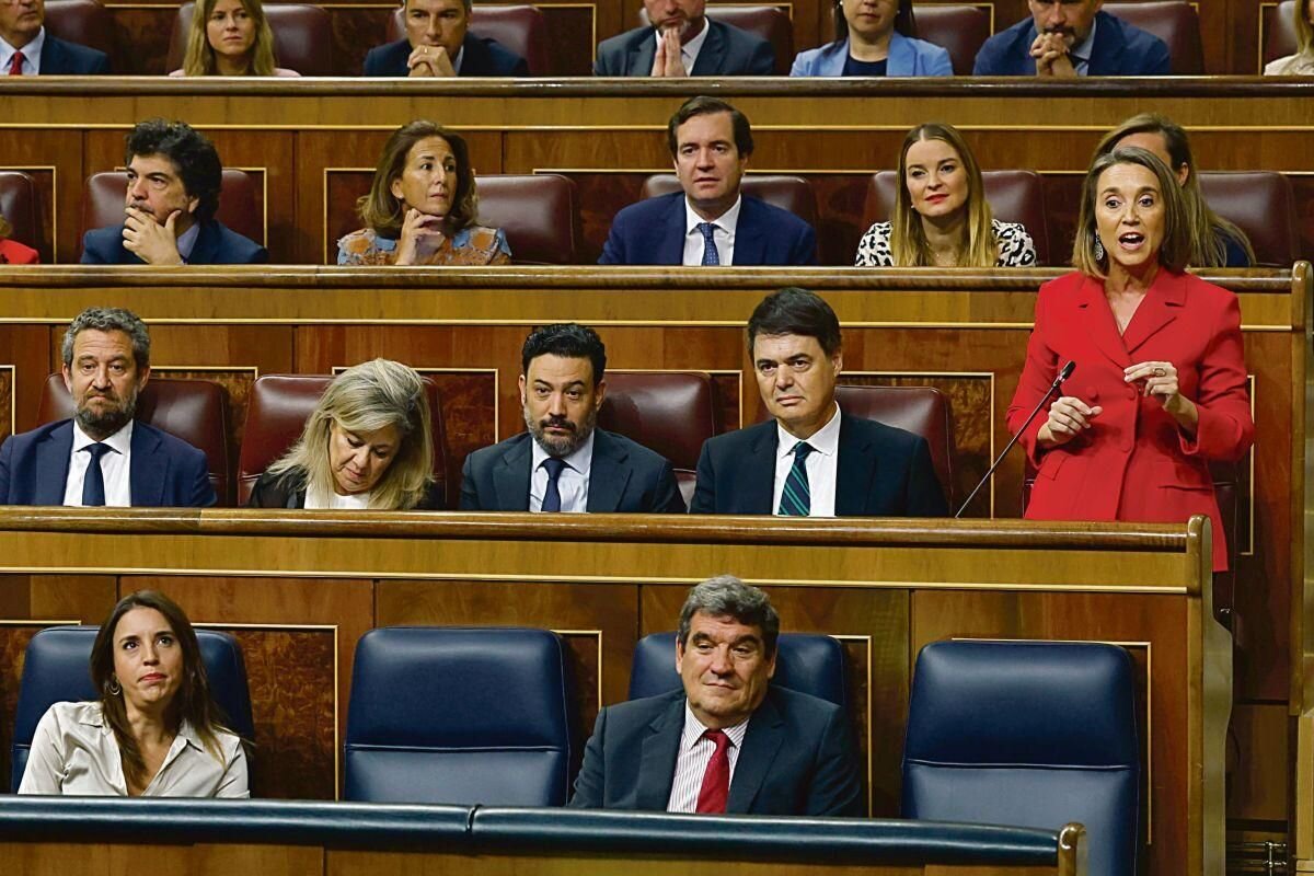 El portavoz 'popular', Ángel Luis Valadés, no aclara si será él el líder o si se elegirá a otra persona para intentar recuperar la alcaldía