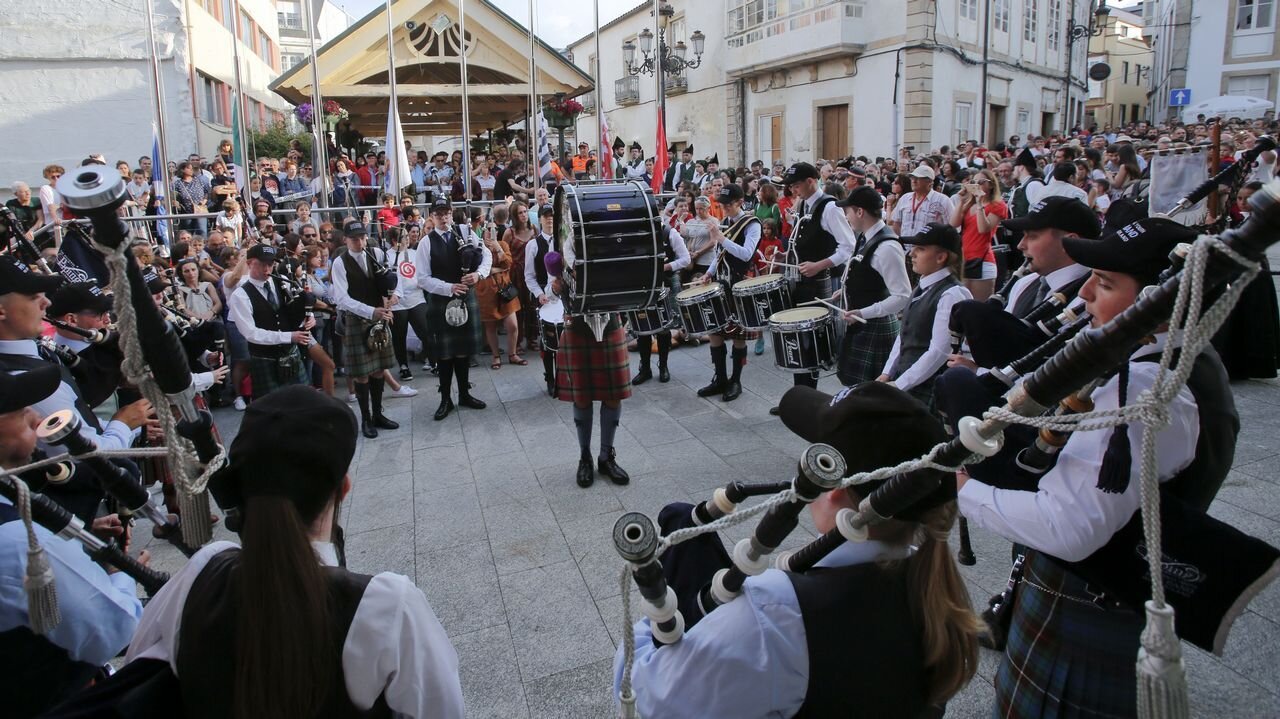 Este emigrante se invierte hoy entre tambores suizos y gaitas gallegas