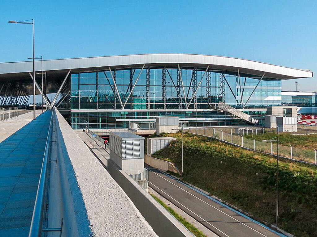 Lavacolla registró cerca de 1,7 millones de pasajeros mientras que Alvedro y Peinador estuvieron por debajo de los 600.000