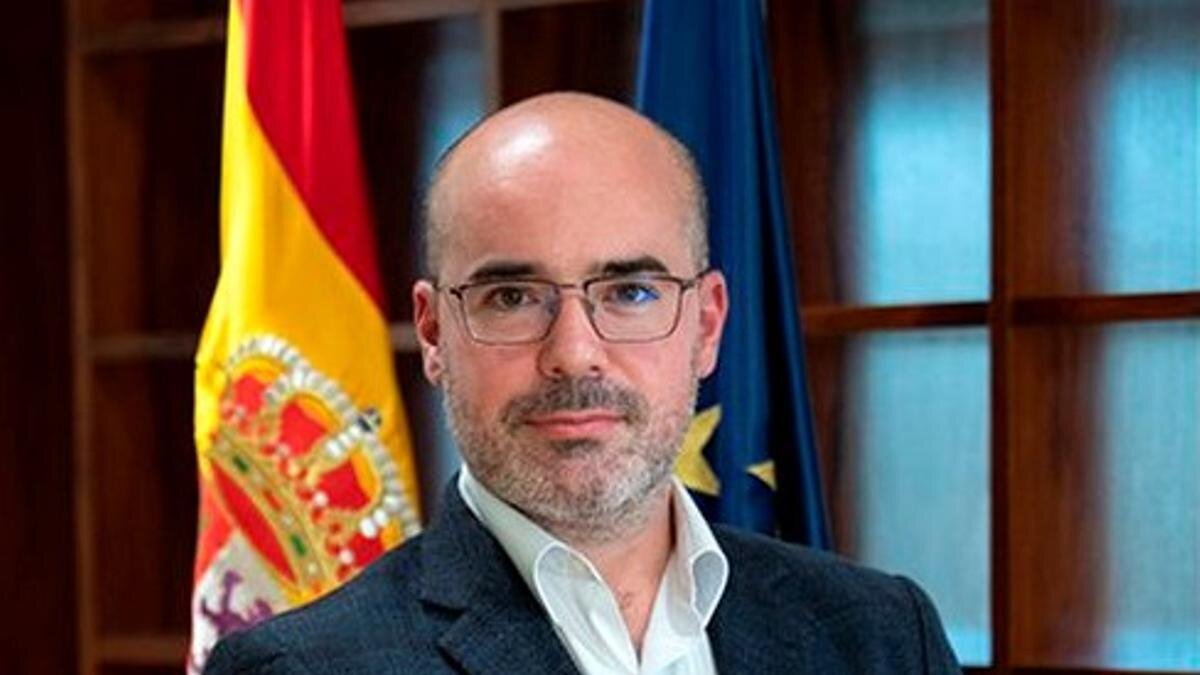 Los dos concejales y el delegado de Gobierno anuncian su contagio en redes sociales