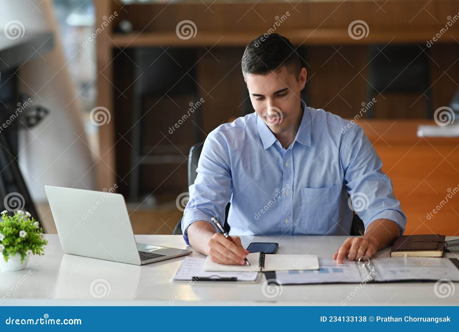 Los informes muestran que retrasar los ciclos de vacunación no afecta su efectividad, señaló Vergés