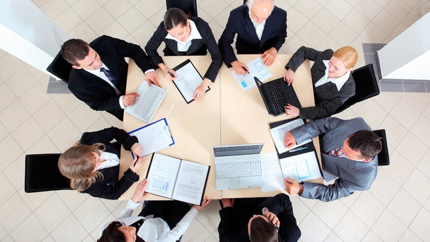 Se comprometen a apoyar al candidato socialista o nacionalista con más votos. Las negociaciones entre ambas partes continúan en determinados municipios como Santiago y Ourense