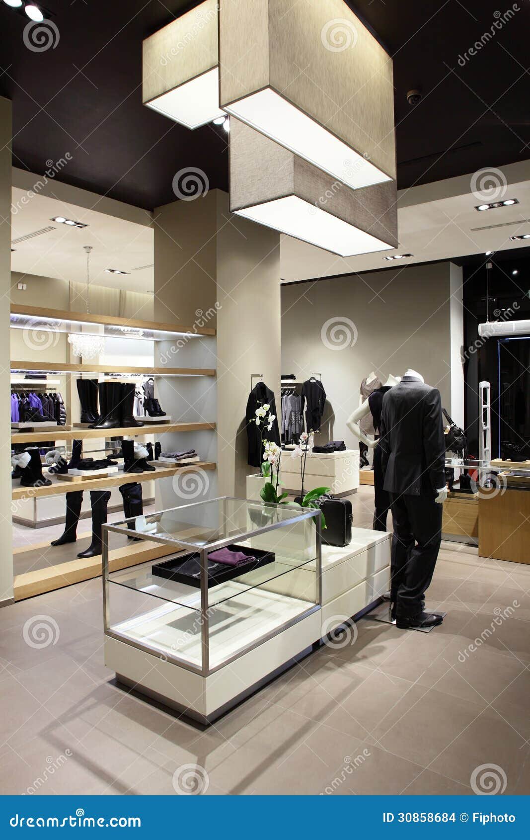 Se eliminan las restricciones de superficie en las tiendas