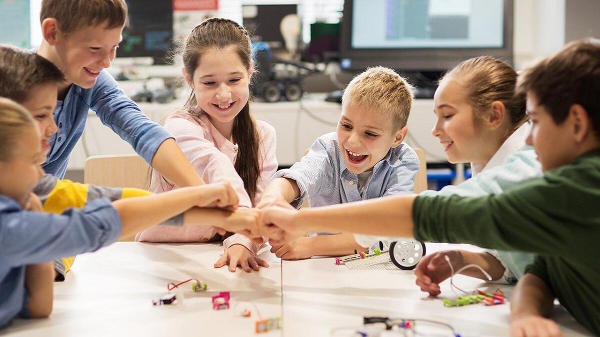 TALLERES CON ACTORES CREATIVOS DE LA CIUDAD