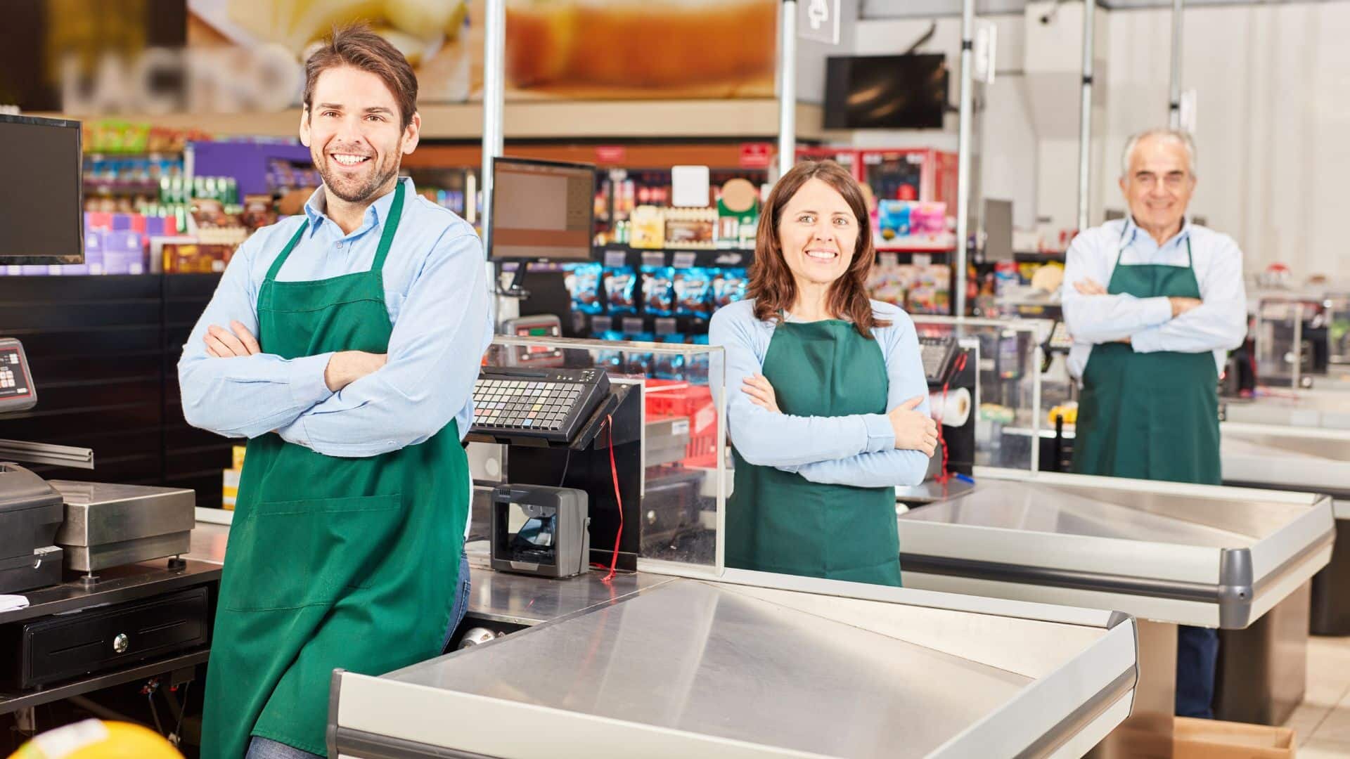Un cajero de supermercado salva la vida de un cliente en Mérida, La Encamisá de Navalvillar de Pela, la muerte de un trabajador tras quedar atrapado en una prensa en Badajoz o la lluvia de nabos en Jarramplas, entre los vídeos con más visualizaciones