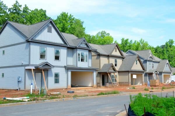 Viviendas ilegales en 56 municipios