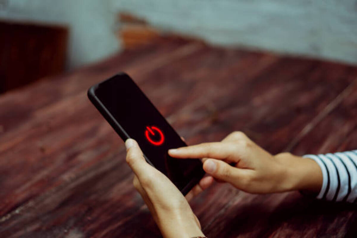 Por qué apagar tu celular no te protege